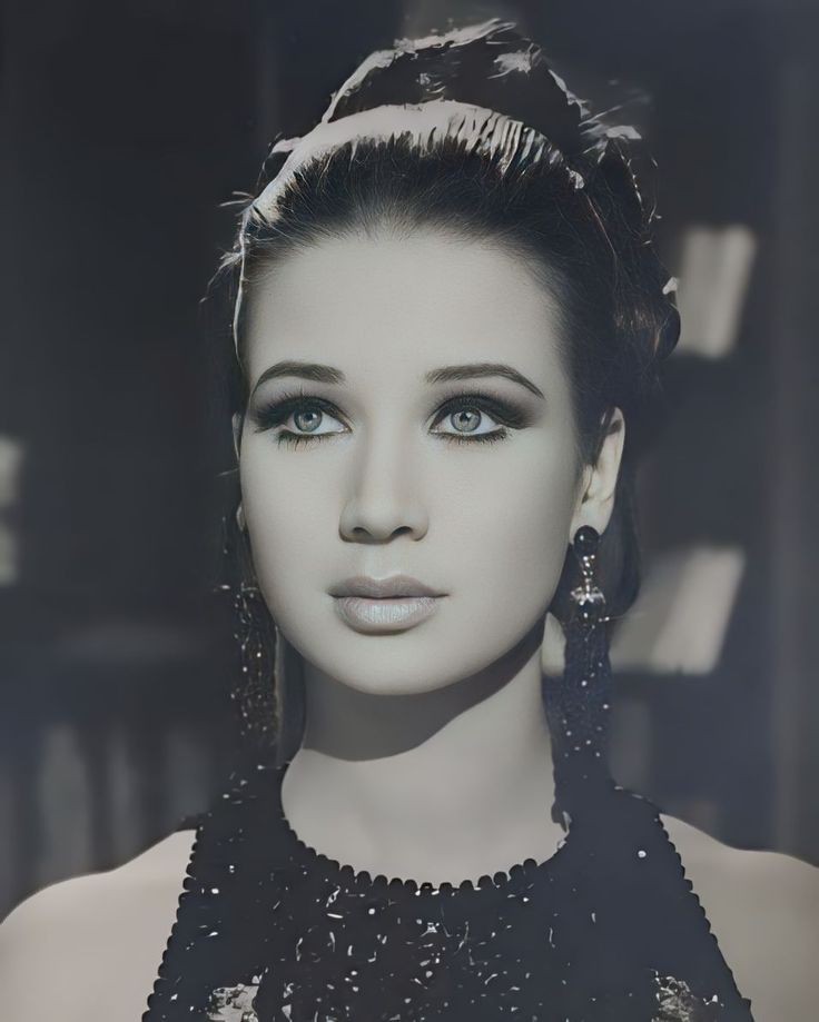 wana_visualss's tweet photo. Zubaida Ahmed Tharwat, the actress with the most beautiful eyes from the Silver Age of Egyptian Cinema, and her striking resemblance to Jennifer Lawrence. https://t.co/AzO2GtXjCJ