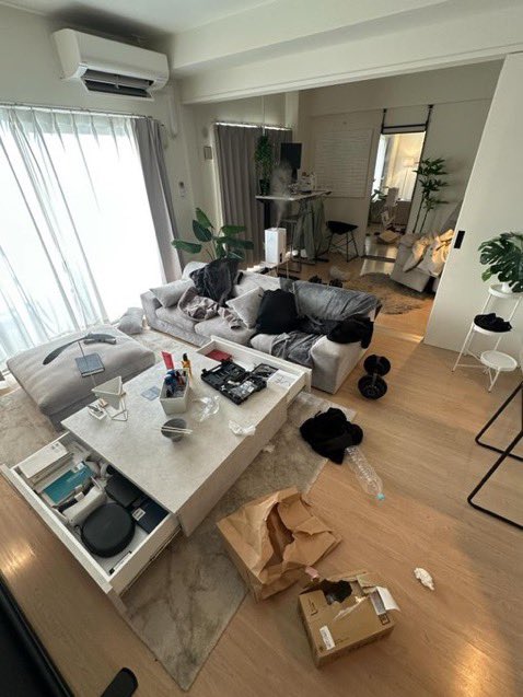 Before After ←引っ越してすぐ 1ヶ月後の部屋→
