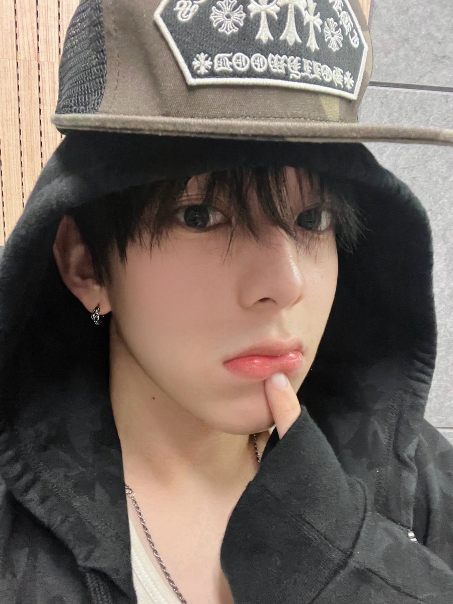 Zizi．．． tweet media