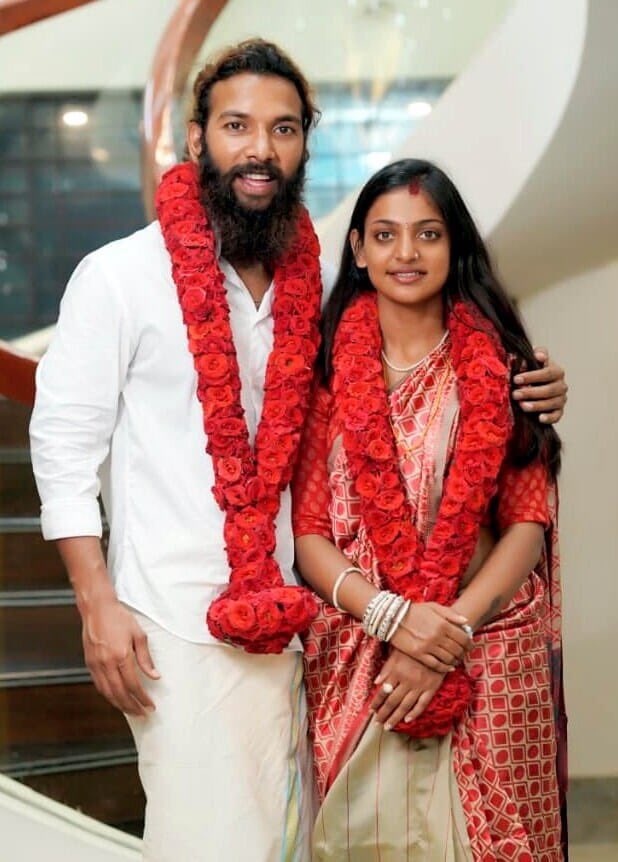 yathnalabhimani's tweet image. Thadipu Chathaaa Star Monalisa, 
Married to Farman Khan at just sixteen, Now Monalisa reportedly became pregnant within 10 days. Meanwhile Seculars, Love Jihad is Propaganda saaaarrr.

#POCSO