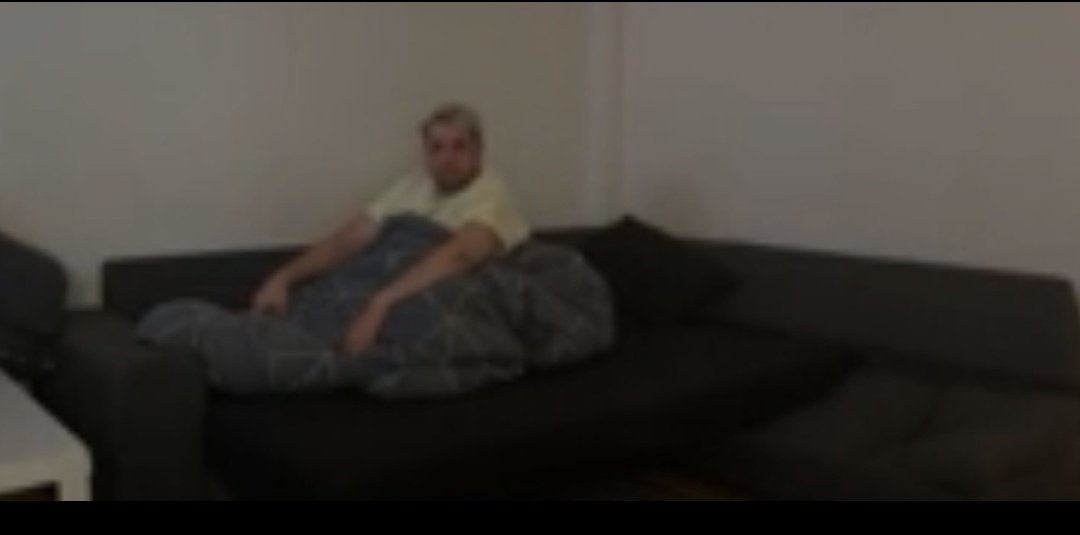 Kız:Sen şimdi ne güzel uyanıyorsundur                                                                                biz: