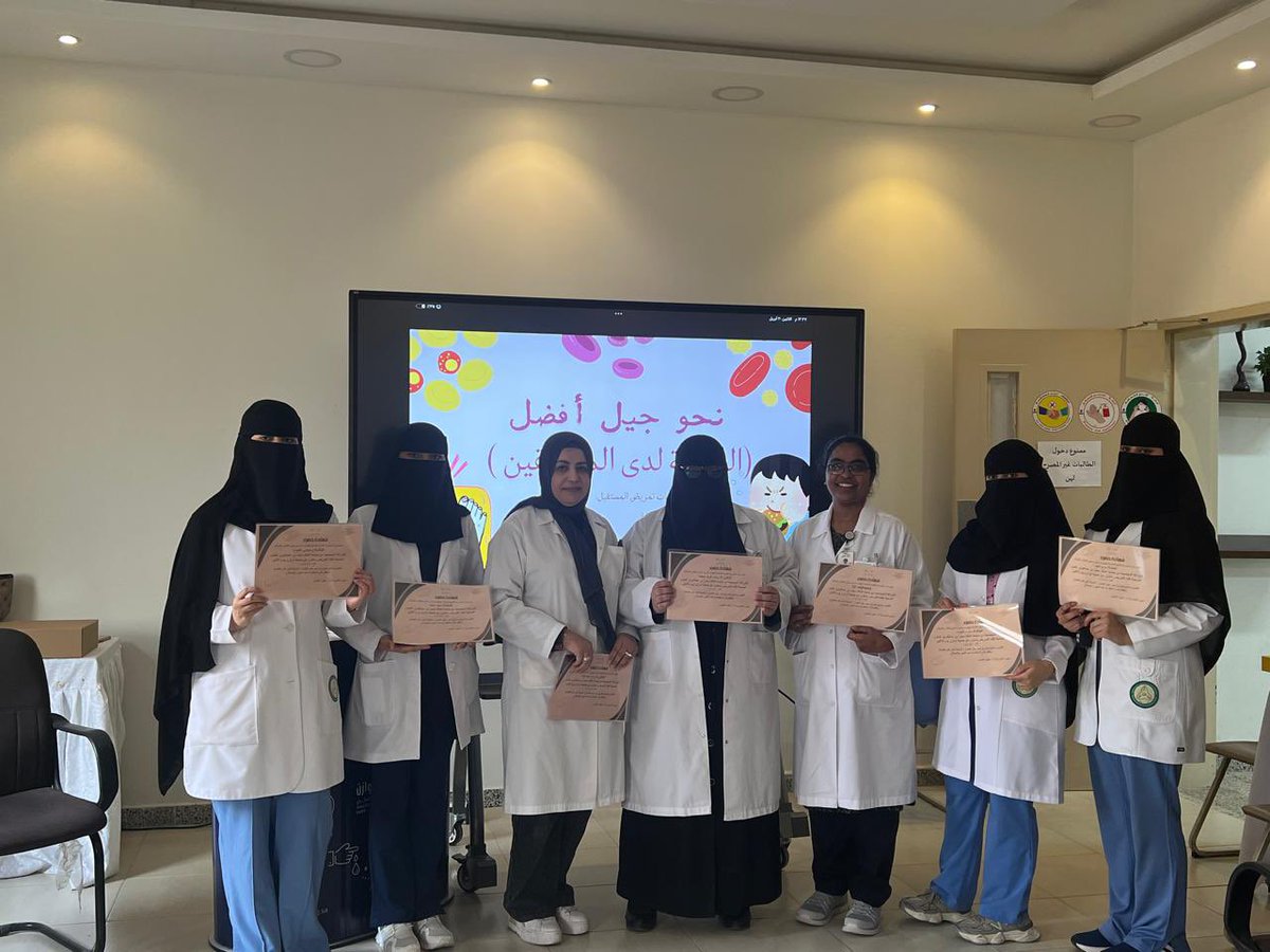 CONA_KSAU's tweet photo. نظّمت وحدة خدمة المجتمع بكلية التمريض – فرع الأحساء محاضرة توعوية بعنوان “نحو جيل أفضل: السمنة لدى المراهقين”، وذلك في الثانوية التاسعة بمدينة الهفوف. هدفت المحاضرة إلى إثراء المعرفة لدى الطالبات حول أسباب السمنة وأضرارها الصحية، إضافةً إلى تعزيز الوعي بأهمية تبنّي نمط حياة صحي https://t.co/nBmLOjX0dD