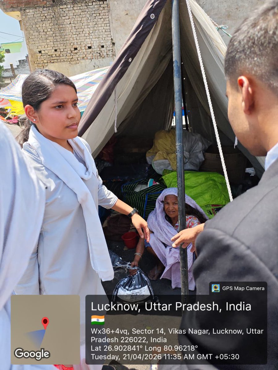 UnityPGLawColl1's tweet photo. The NSS Unit of Unity PG College, Lucknow organized outreach in Vikas Nagar, helping fire-affected families. With FAH Hospital doctors, volunteers distributed rations, assessed needs, and provided health checkups and guidance for immediate relief and improved wellbeing &amp; support. https://t.co/r76Ff9Olod