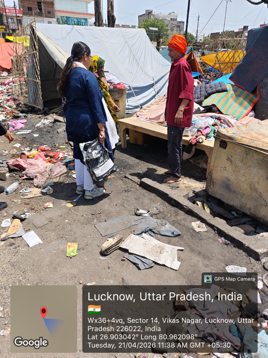 UnityPGLawColl1's tweet photo. The NSS Unit of Unity PG College, Lucknow organized outreach in Vikas Nagar, helping fire-affected families. With FAH Hospital doctors, volunteers distributed rations, assessed needs, and provided health checkups and guidance for immediate relief and improved wellbeing &amp; support. https://t.co/r76Ff9Olod