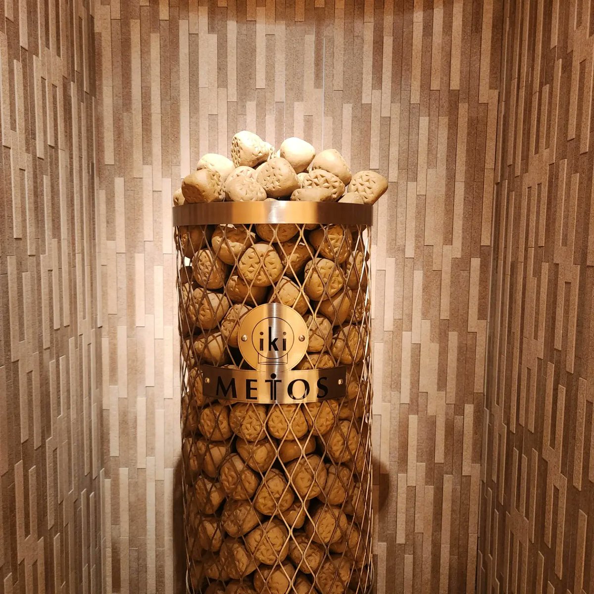 平野屋サウナが、商店建築の増刊号
『ととのう サウナのつくりかた』 に掲載されました。
平野屋サウナのテーマは、
「半分人工、半分自然」。
整えるのは、身体だけではなく、
思考の輪郭や、感覚の深さ。

#サ旅
#愛知サ旅
#商店建築
#三谷温泉 
#サウナデザイン 
#空間デザイン
#建築デザイン