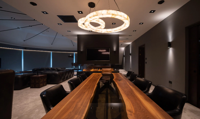 conferencesgrp's tweet photo. A 2,700 sq ft penthouse with a wrap-around balcony. Korean smokehouse dining. A wood-fired Firepit restaurant.

Cave Hotel, Kent is not what corporate events usually look like.

And we're here for it. 🖤

#ConferencesUK #CaveHotel #PrivateDining https://t.co/tBMoDw0jjt