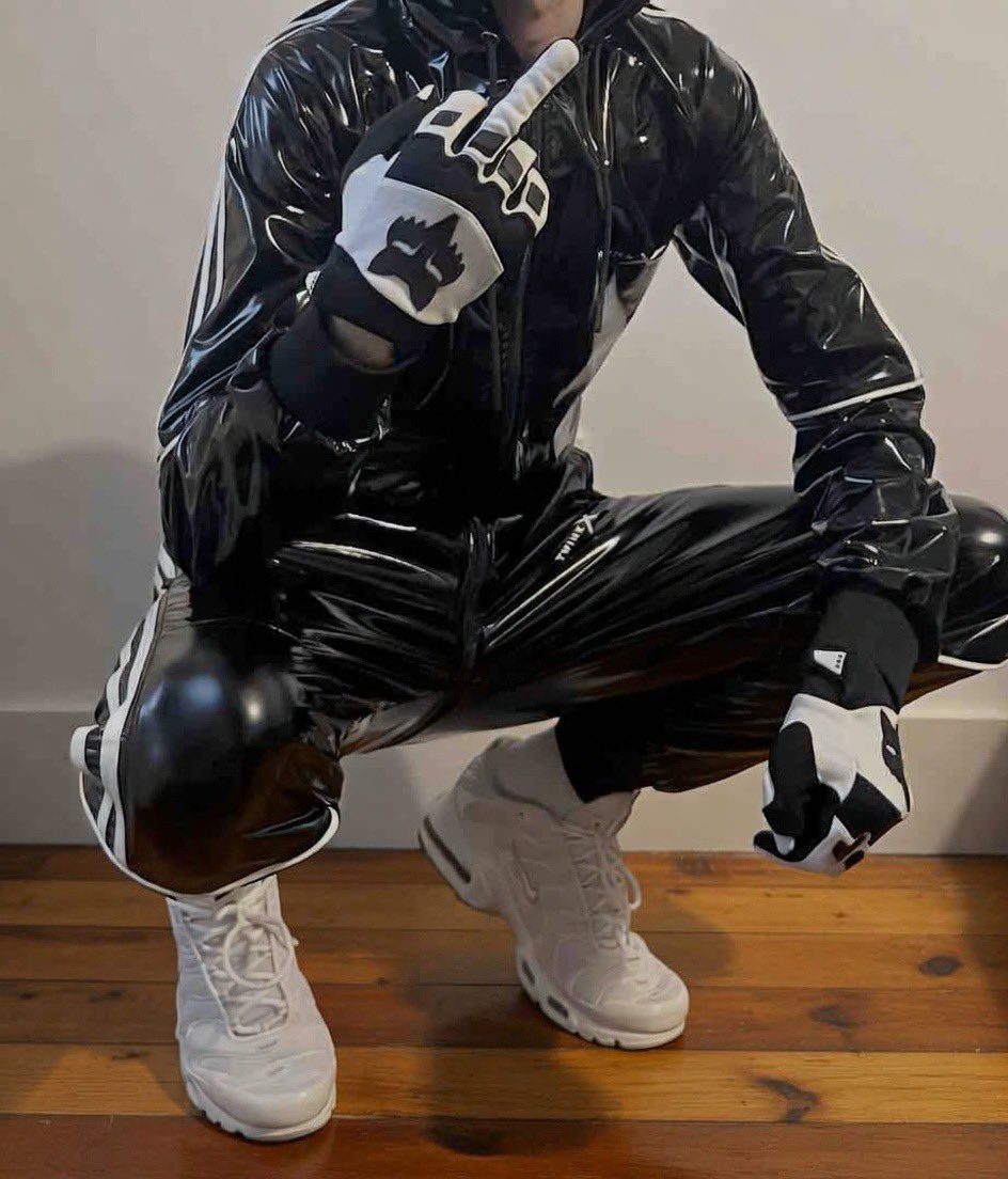 Leatherscallyboi tweet media