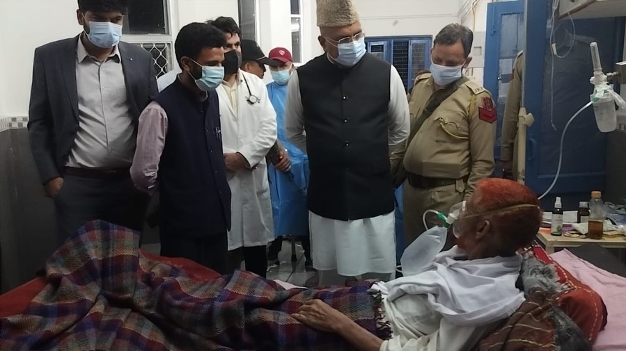 GulistanNewsTV's tweet image. Udhampur: Rajya Sabha MP Er. Ghulam Ali Khatana visits Government Medical College Udhampur to meet victims of the Ramnagar accident in Udhampur, inquires about their condition and assures full support.

#Udhampur #Accident #GMC
@BJP4India @BJP4JnK