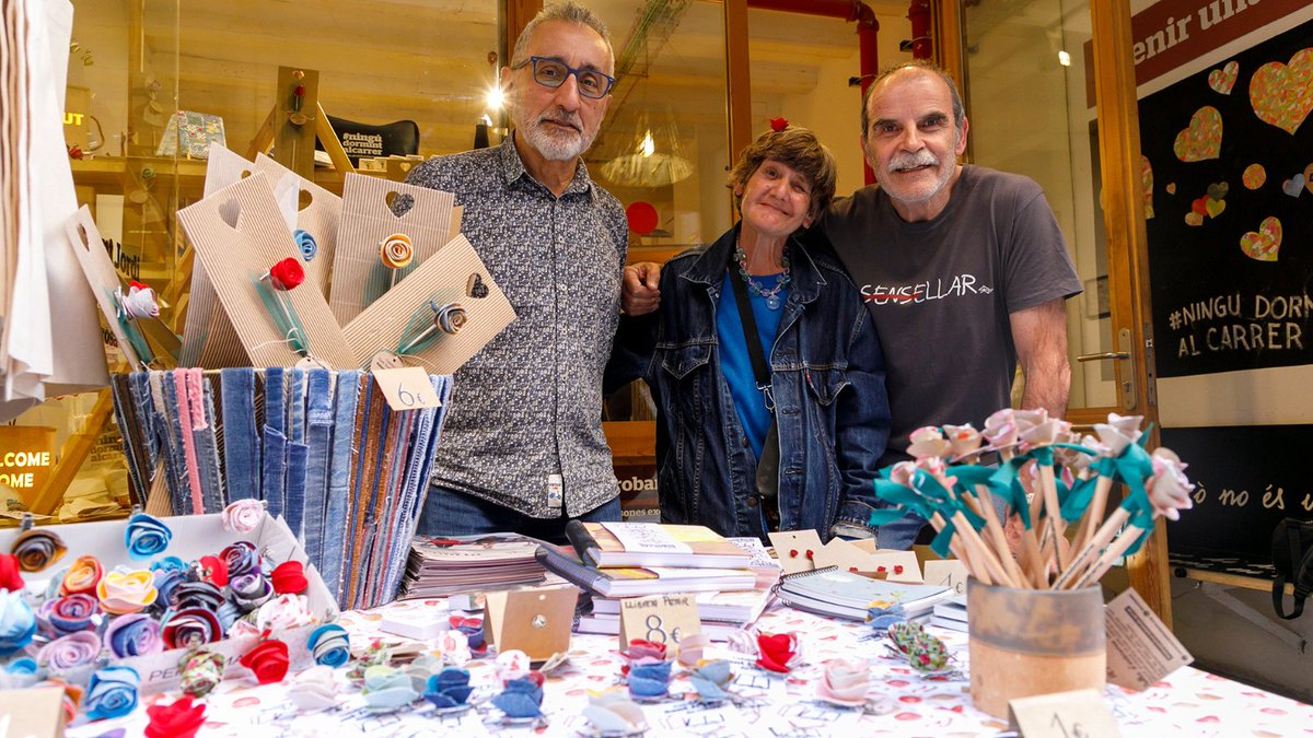 ArrelsFundacio's tweet photo. Demà celebrem Sant Jordi junts! Ens trobaràs al carrer Ample, 3 i també a la parada del carrer Gran de Gràcia, 57-59, a Barcelona. T’hi esperem! https://t.co/coc4Dedm2Y