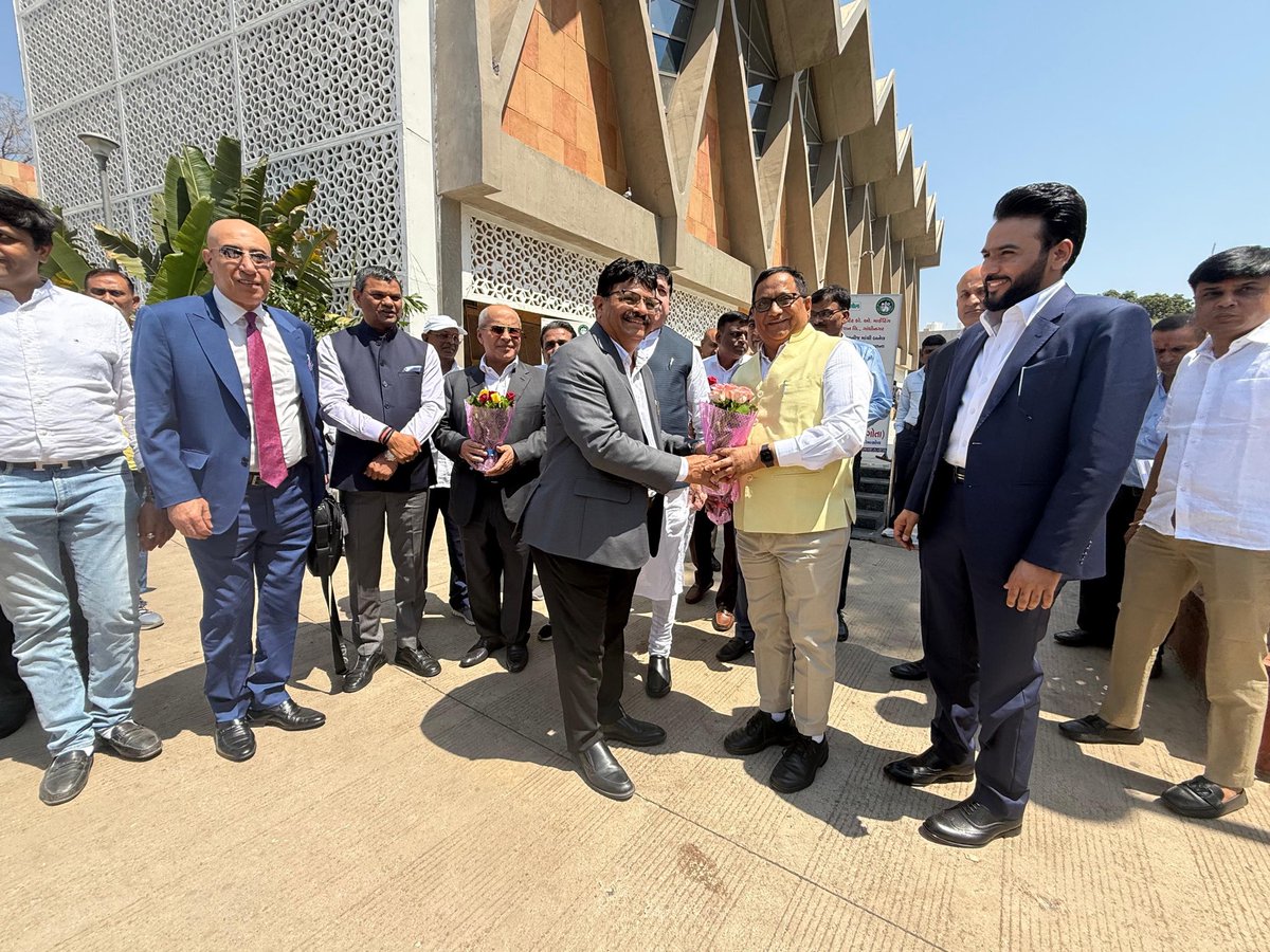 KiritkrJPatel's tweet photo. Glad to recieve a warm welcome by Sh. @iffcoyogendra Director Marketing, IFFCO, Sh. R C Damor, State Marketing Manager @IFFCO_GUJ  and Gujarat, Sh. Dinesh Suthar, CEO, Gujcomasol @gujcomasol during the launch program of natural fertilisers derived from natural minerals for Indian farming community.