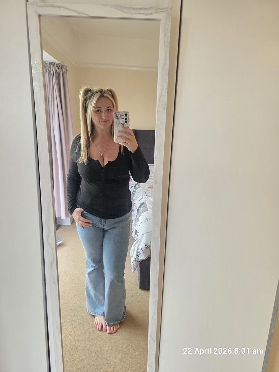 Poppy Hart tweet media