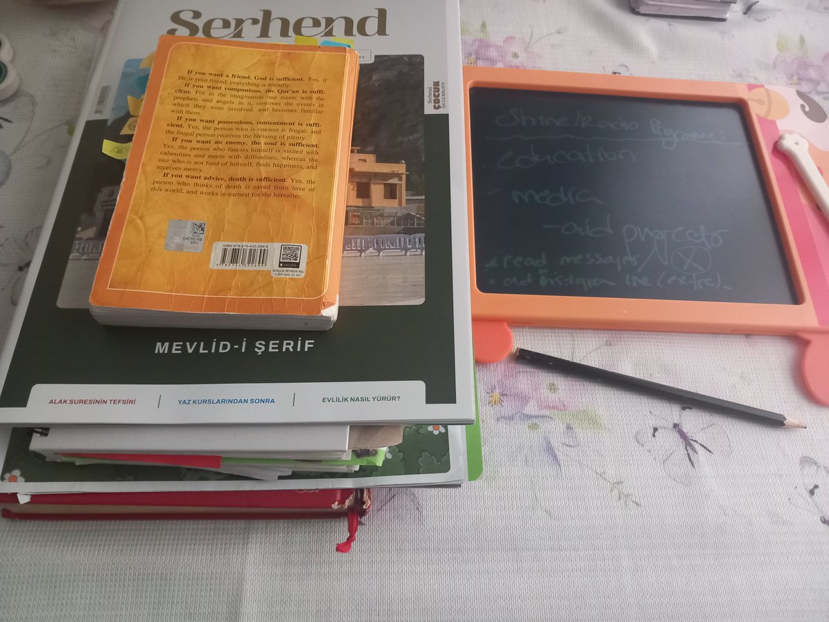 DuyguOzsoyler's tweet image. Yayin hazirliklari ... şimdi tamamlandı.... / Just completed some more broadcasting preparations... 
Radio programme ... Shine 
#Wednesdays