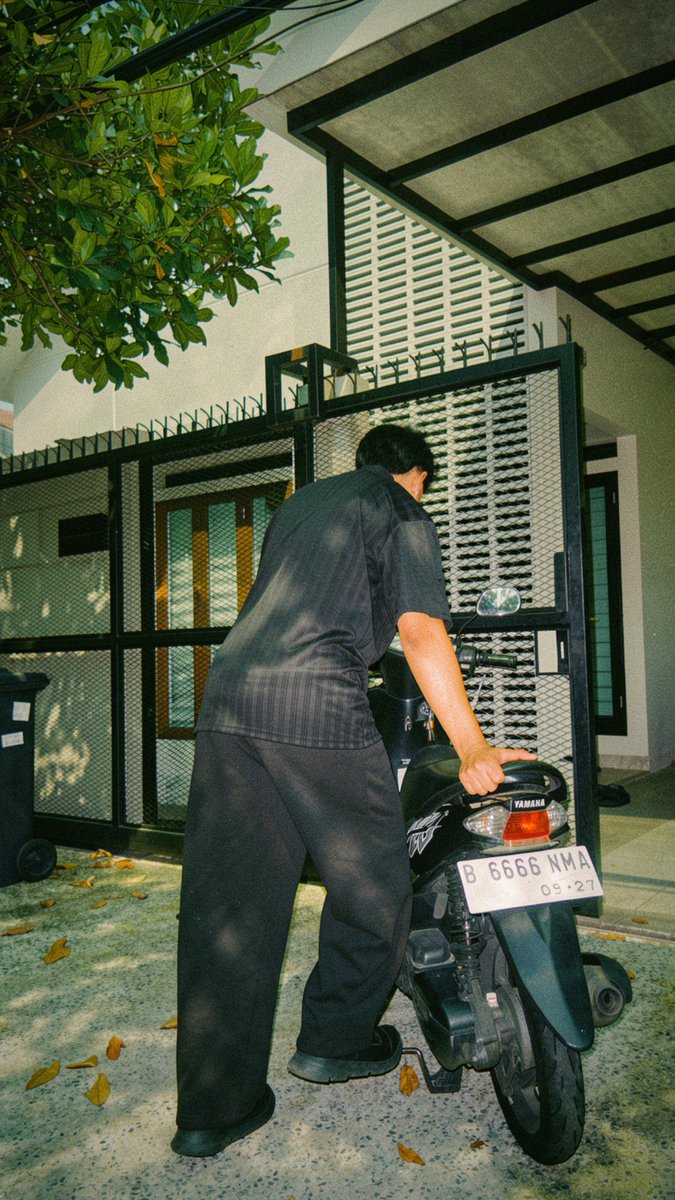 ariefprstyo29's tweet image. Blackout Liverpool jersey✖️Blackout Yamaha Mio
5TL original, minus pemakaian.
Minat? japri.
Yang liat doang juga gapapa 😎

#ootd #mio5tl #liverpooljersey #black