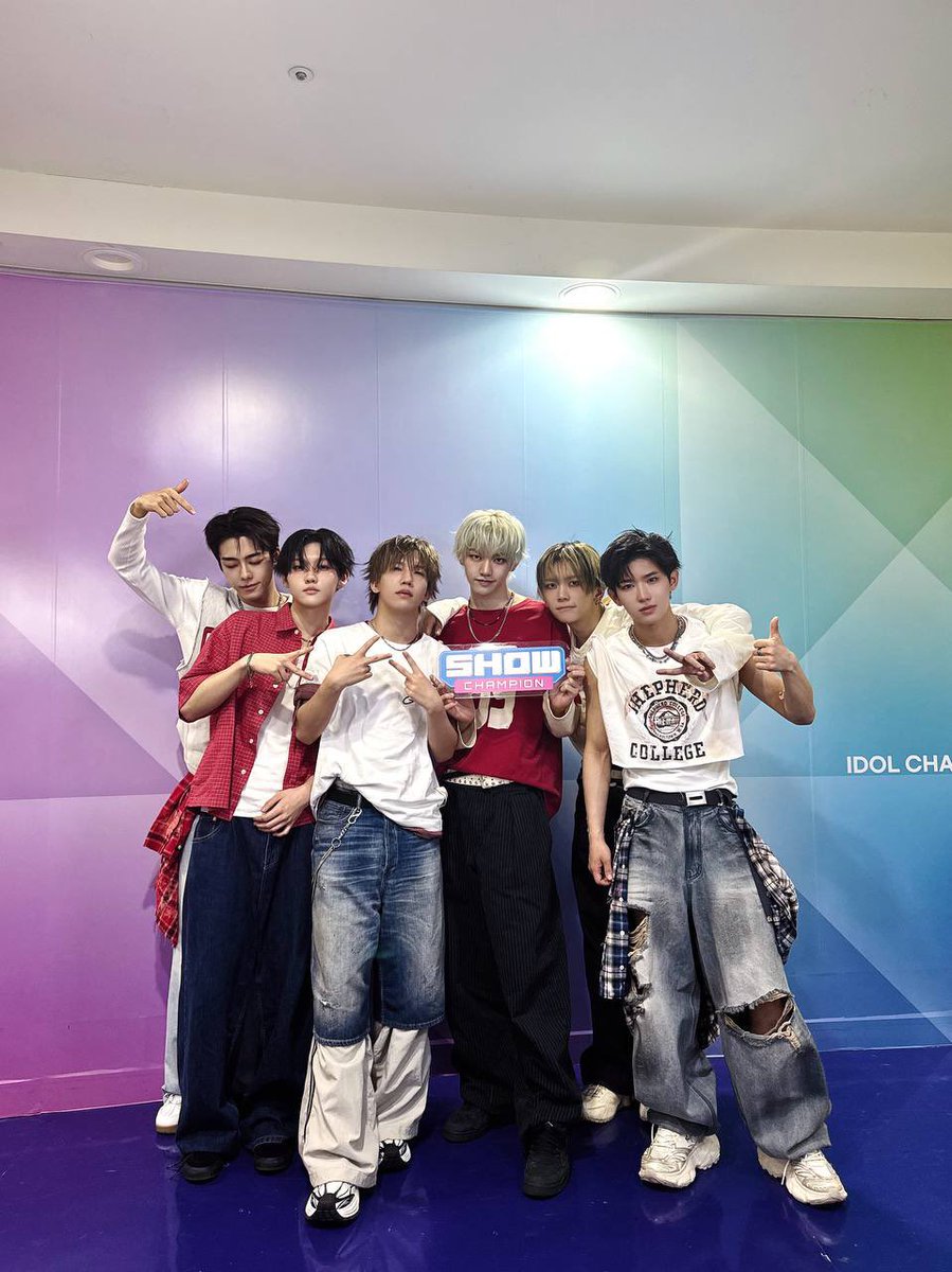 showchampion1's tweet photo. #쇼챔피언 규칙 📝

1. #MODYSSEY 를 믿기 🙏🏻
2. 돌아가면서 #쇼챔피언 보기 📺
3. #HOOK 들으면서 애교부리기 💕

빰빠라바라바라바라빠라바라밤 🎆
따라 추고 따라 부르다 보니 🕺
#쇼챔피언 볼 시간 🕖 https://t.co/nFpvgOwezq