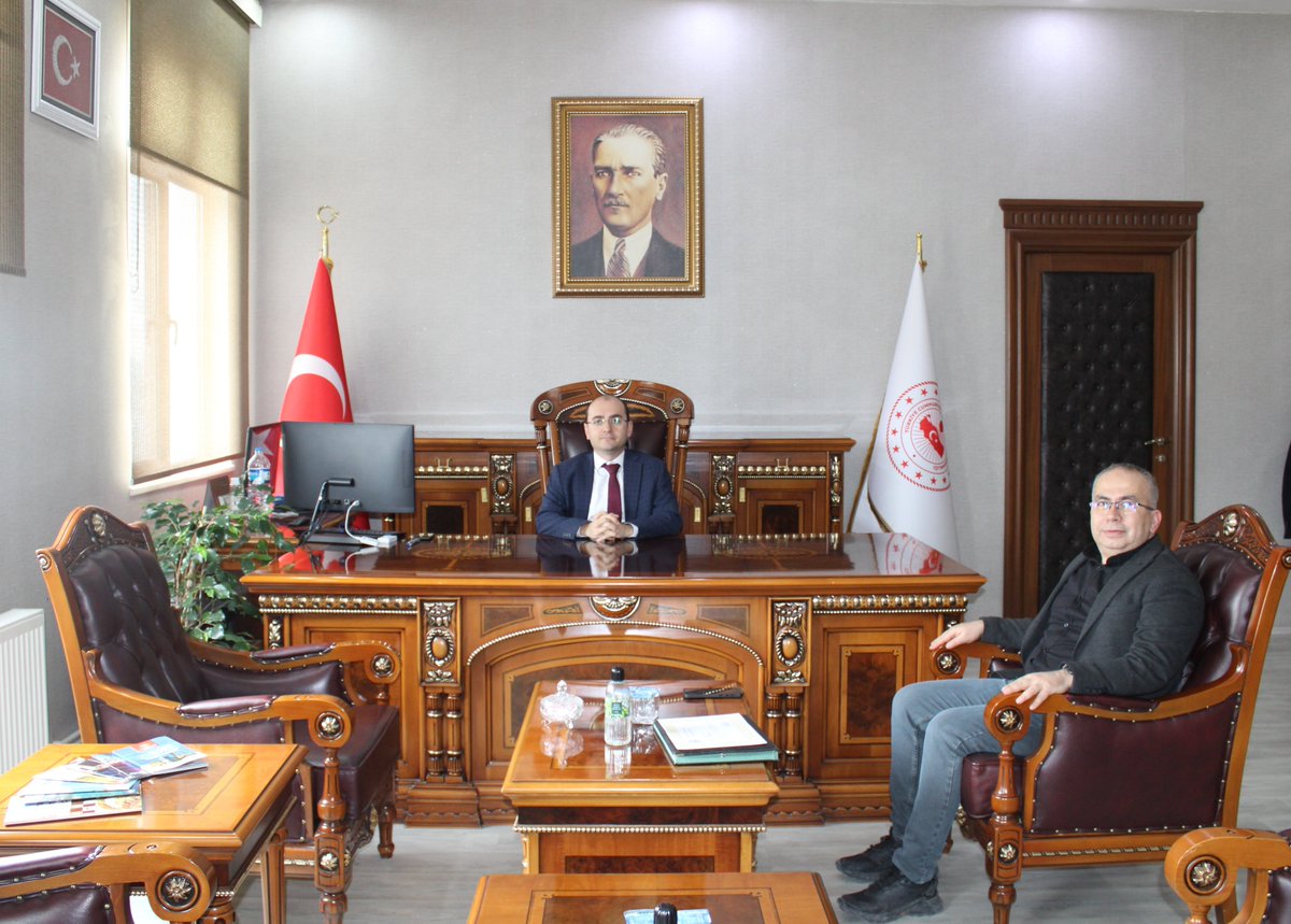 KymkmKaracoban's tweet photo. İlçe Tapu Müdür Vekilimiz Zafer BÜYÜKÇOBAN Manisa ili Alaşehir ilçesine tayininin çıkması dolayısıyla, Kaymakamımız Sayın Ali İhsan SELİMOĞLU’na veda ziyaretinde bulundu. https://t.co/xLTc28Agpj