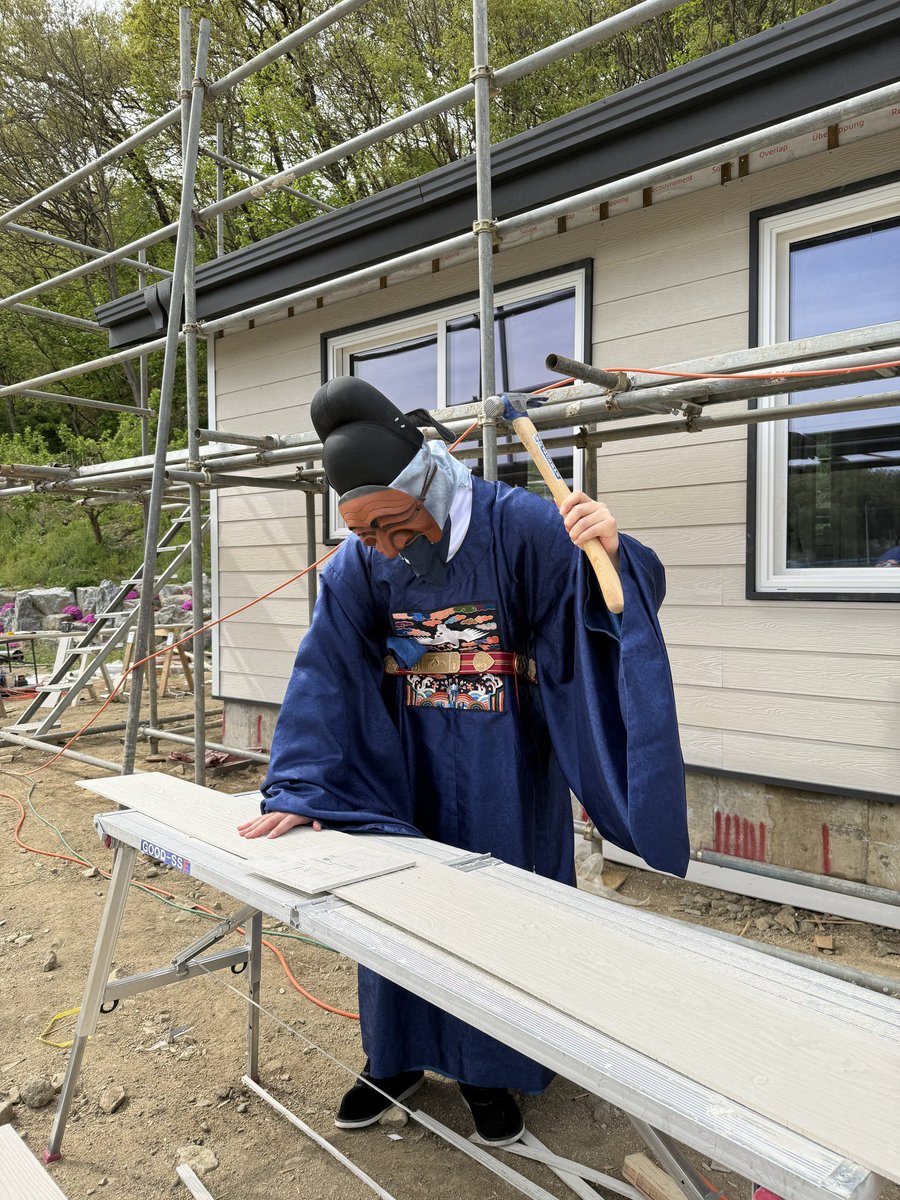 이번에 올라온 인스타 포폴용 컨셉샷 걍 너무 웃기다
instagram.com/p/DXbL89ZGoKV