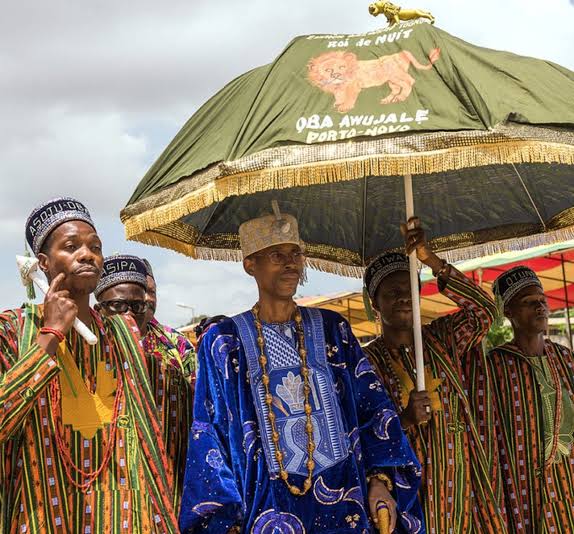 History: Did you know the Republic of Benin was inside Lagos before Bola Ahmed Tinubu came into office as the Executive Governor of Lagos State on May 29, 1999, under the Alliance for Democracy (AD) party? His first year focused on setting a foundation for his 8-year tenure,