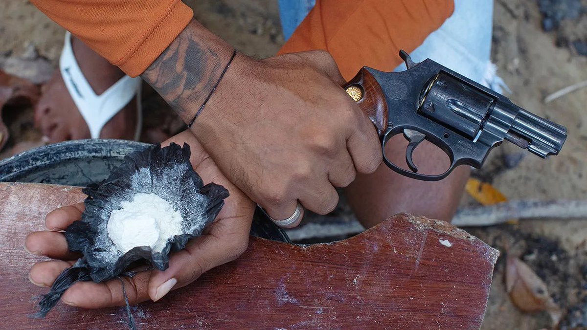 “🚨 PCC in Our Backyard? Brazilian super-gang Primo Comando da Capital (PCC) isn’t just flooding Europe with cocaine — it’s laundering money through Miami shell companies and sourcing guns from Orlando &amp; Kissimmee shipments that arm violence back in Brazil.

While Brazilian