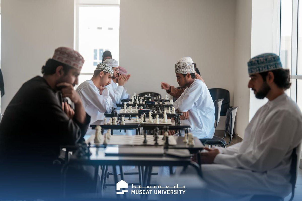 MuscatUni's tweet photo. في أجواء حماسية مميزة، نظّمت وحدة شؤون الطلبة بــ #جامعة_مسقط، ممثلةً بنادي الشطرنج، بطولة "كش ملك" للشطرنج، وسط مشاركة طلابية فاعلة عكست روح التحدي والتميّز.
وقدّمت البطولة مشاهد لافتة من التركيز والتفكير الاستراتيجي، حيث أظهر الطلبة قدرات عالية ومهارات تنافسية راقية، في تجربة جمعت بين المتعة والتطوير الذهني.
وأسفرت النتائج عن: المركز الأول: خالد البلوشي المركز الثاني: سعد البلوشي المركز الثالث: مصعب البرواني
وتبارك الجامعة للفائزين هذا الإنجاز، وتعتز بجميع المشاركين الذين أسهموا في إنجاح الفعالية بروحهم الرياضية وتفاعلهم الإيجابي.
وتواصل الجامعة من خلال هذه المبادرات تعزيز بيئة جامعية محفزة، تُمكّن الطلبة من تنمية مهاراتهم واكتشاف قدراتهم في مختلف المجالات.
#جامعة_مسقط 
#oman_chess
@OmanOlympics