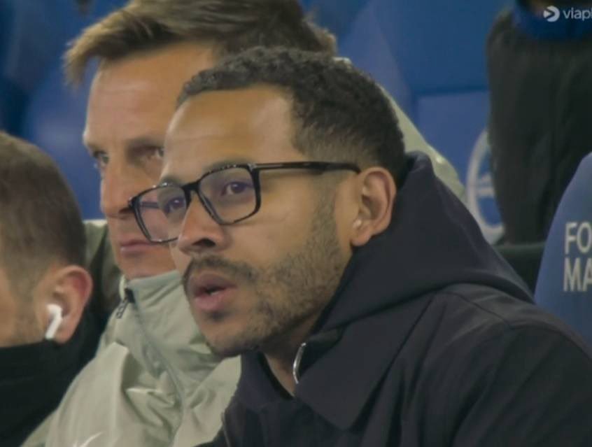 Chelsea players got called out publicly… and Rosenior didn’t hold back after that Brighton loss ⚠️🔵

Lost 80% of duels. Outworked. Outfought. Outplayed.

This isn’t tactics anymore, it’s mentality. At Chelsea, that’s unacceptable. Are these players fighting for the badge? 👀