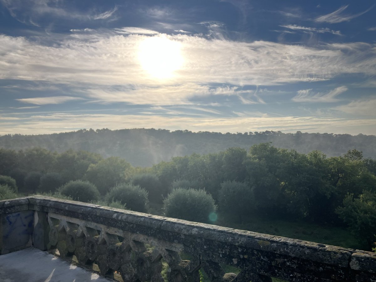 Some pictures from a bygone Provençal summer, pulling me forcefully towards even warmer times against the fading spring vertigo of late April.