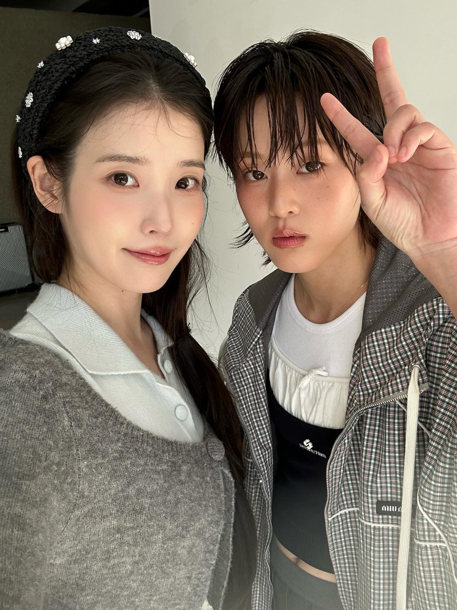 IUstagram tweet media