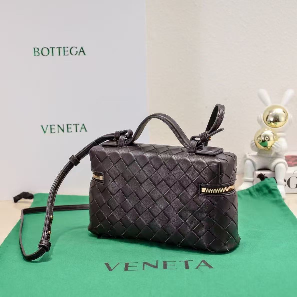 _9837355822201's tweet image. Title: Luxury Fashion Bags
High quality designer bags for women.
Classic &amp;amp; trendy styles, perfect for daily use.
Worldwide shipping. DM for price &amp;amp; catalog.

#bags
#bag
#handbags
#luxurybags
#fashionbags
#baglover
#bagaddict
#stylebags
#designerbags