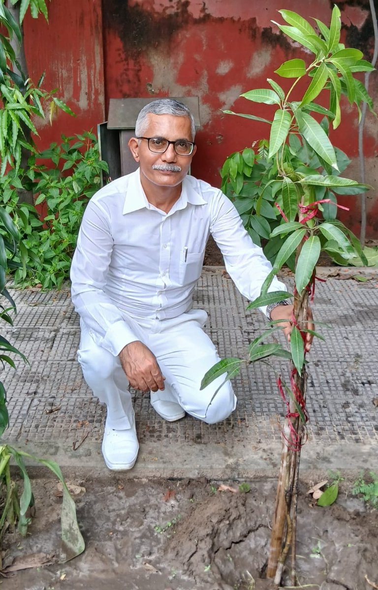 प्रिय, दैवीय और आदरणीय भारतवासियों;आपको #पृथ्वी_दिवस की हार्दिक शुभकामनाएं!🌏🌎🌍

हम अपने #कर्त्तव्य का पालन करते हुए #धरती_माता को #हरा_भरा #स्वच्छ रखें व #सभी_प्रकार_के_प्रदूषण_से_मुक्त रखें।

"पेड़ लगाओ, धरती बचाओ"🌱🌳

दिव्य प्रेम व आदर के साथ,
मुकेश अडवानी
#वसुधैव_कुटुम्बकम