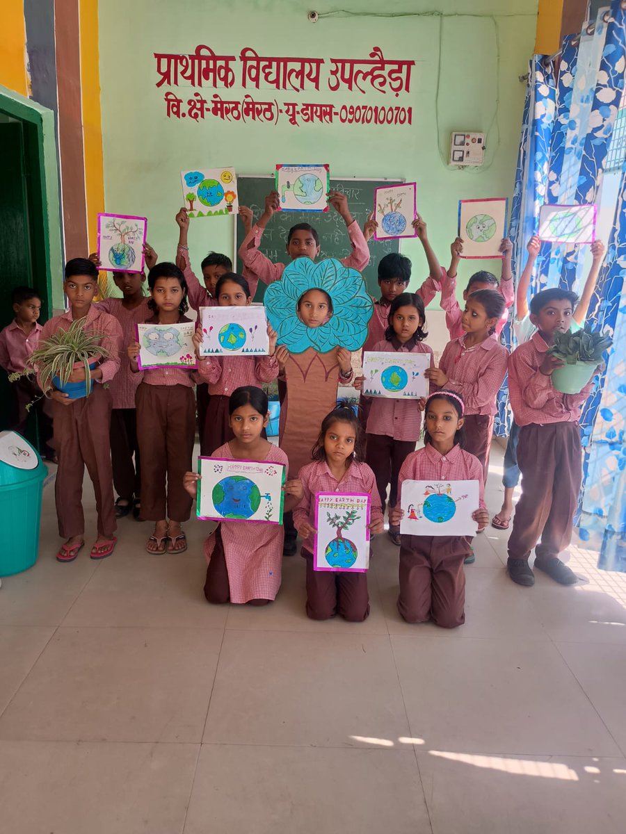 basicshiksha_up's tweet photo. मेरठ: प्राथमिक विद्यालय उपलेहड़ा विकास क्षेत्र मेरठ में पृथ्वी दिवस मनाया गया, जिसके अंतर्गत बच्चों ने 'Save Eerth, Save trees' विषय पर ड्राइंग, पेंटिंग व अन्य कई तरह की गतिविधियों में प्रतिभाग किया।
#EarthDayinUPBasic #WorldEarthDay
#SchoolChaloAbhiyanUP #BasicEducation #SchoolEducation #SamagraShiksha #BasicEducationUP #BasicShikshaUP