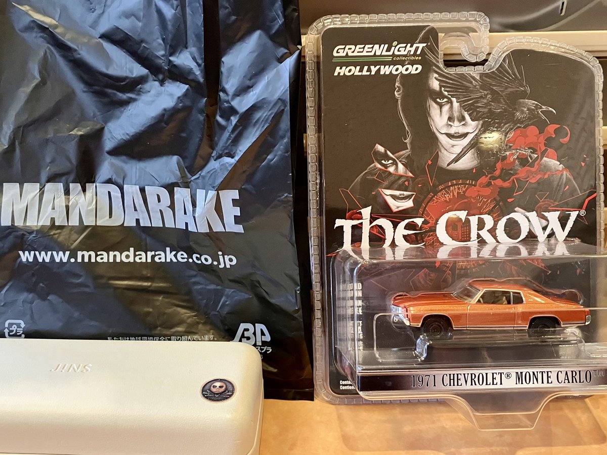Photoreporter's tweet image. I stopped shopping and went drinking instead. Cheaper to my wallet 😂 #greenlight #thecrow