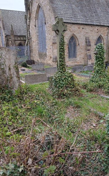 NEPS_Payback's tweet photo. Another brilliant day of work at Elswick Cemetery by people on Probation completing Community Payback.

The Team have helped to make the cemetery look more presentable by clearing overgrown vegetation from the gravestones.

#CommunityPayback #ProbationNorthEast https://t.co/oPRTr5kBBT