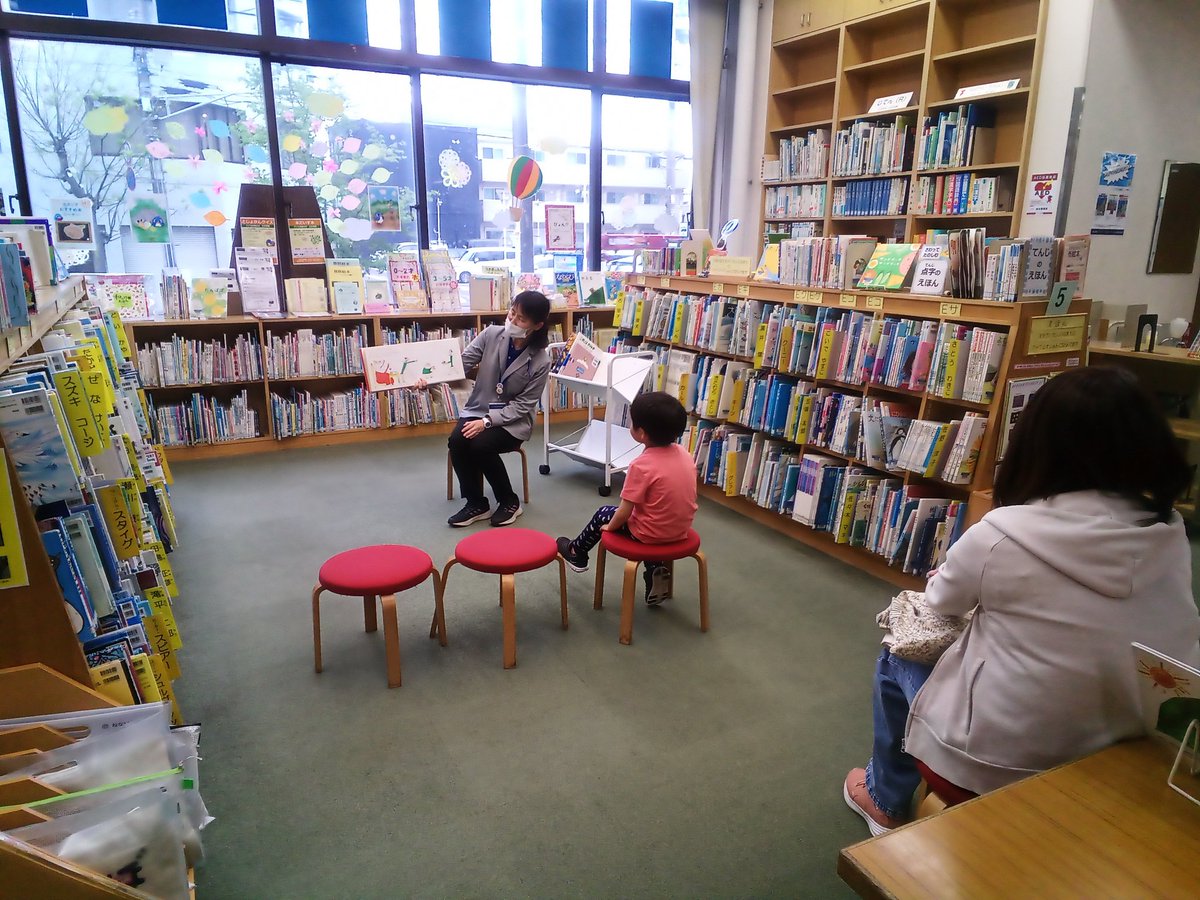 【本日のおはなし会】アフタヌーンおはなし会
読んだ絵本は「しりとりのだいすきなおうさま」です！
🍅🍞🍅🍞
ご参加ありがとうございました！
#図書館　#おはなし会