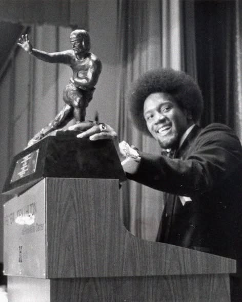 NicolesChoice1's tweet image. Thank YOU @RealBillySims , 1978 Heisman Trophy winner, for the chance to win one of your awesome autographed 8x10" photos! My girls @CRITTERRANCH @disneyfan40 @mybutterflies would love to win!   #UniversityofOklahoma #Sooner #BillySims #Heisman #MoreThanATrophy