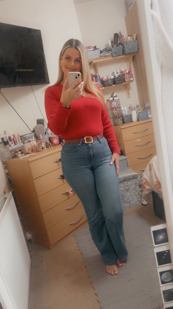 Wendj1972's tweet image. Good morning, happy hump day, hope your Wednesday is a good one and full of all that brings you joy.  The only thing that will make you happy is being happy with who you are. Sending much love as always 🥰❤️🥰