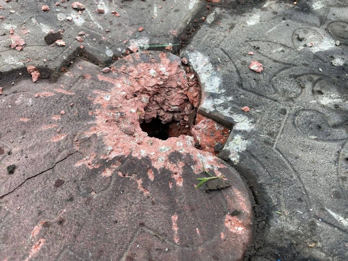 Хуйовий Слов'янськ tweet media