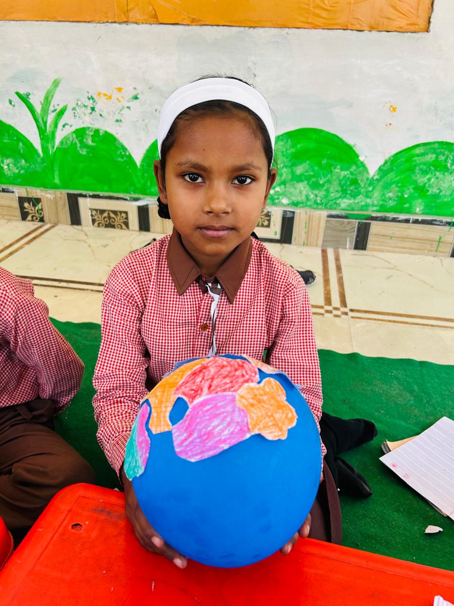 basicshiksha_up's tweet photo. अयोध्या: प्राथमिक विद्यालय विठलपुर मसौधा में बच्चों ने गढ़ी 'अपने हिस्से की धरती...'।
#EarthDayinUPBasic #WorldEarthDay
#SchoolChaloAbhiyanUP #BasicEducation #SchoolEducation #SamagraShiksha #BasicEducationUP #BasicShikshaUP https://t.co/in1KsKGG5h