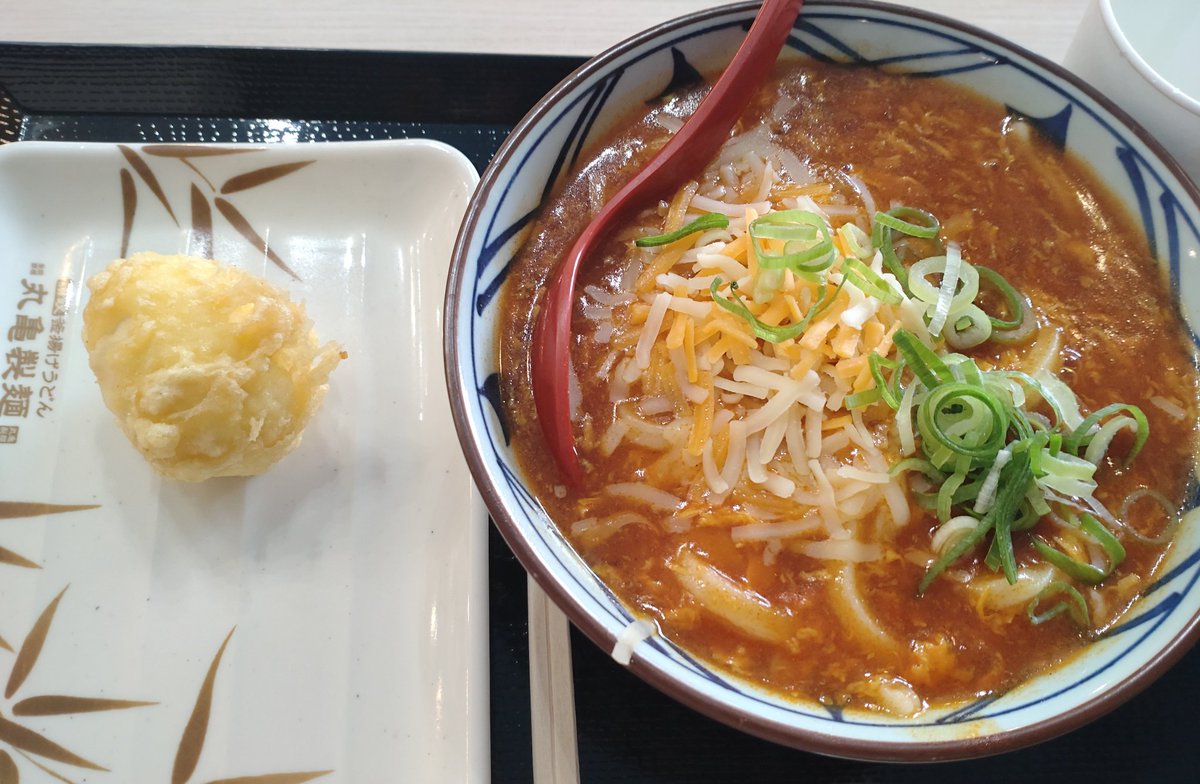 chiikawa1011's tweet photo. きょうトマたまカレーうどん食べたんやけど、ひと口ごはん付いてこなかった💦
付いてなかったっけ？って家でHP調べたら、やっぱり付いてる⋯
レジで出てくるの待ってたんやけど😞
悲しすぎ
#丸亀製麺
#つかしん https://t.co/9GOE2ESdGu