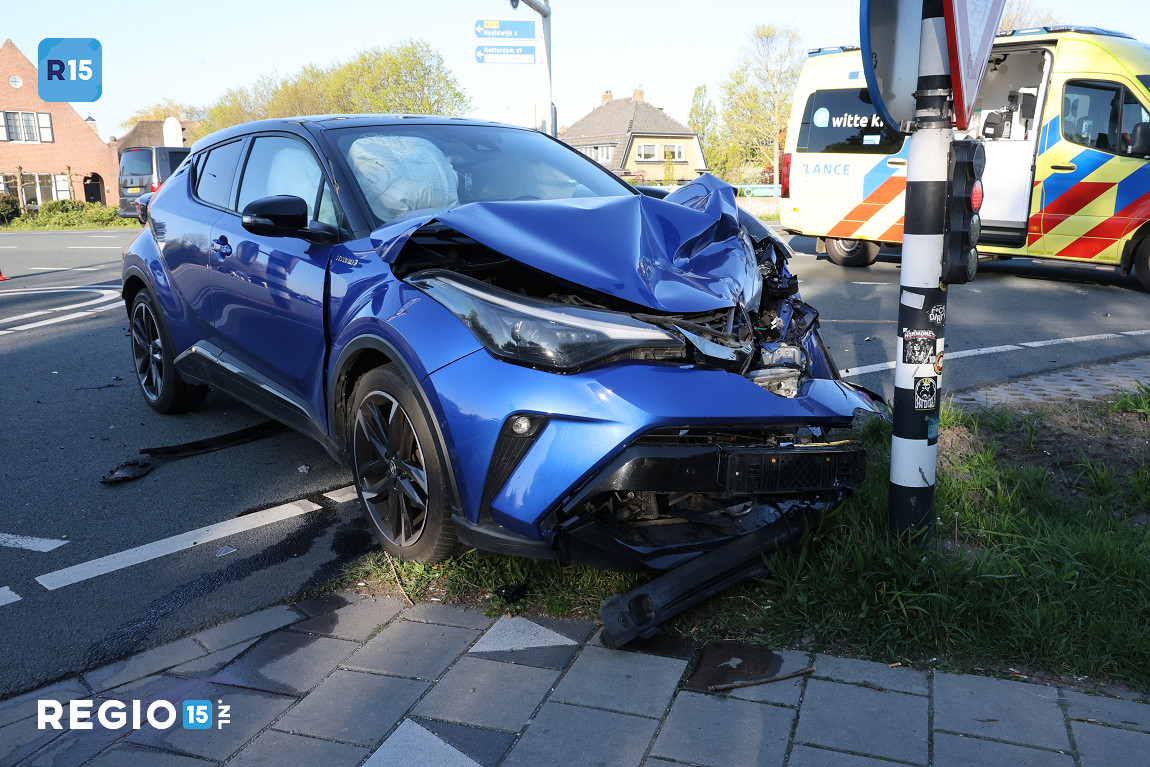 Flinke botsing op de Nieuweweg met de Burgemeester Elsenweg