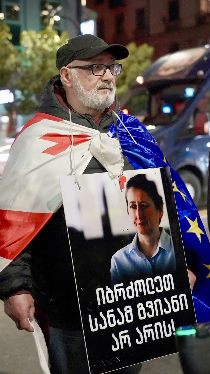 JAMnewsCaucasus's tweet image. Wednesday morning headlines from #Georgia, 22 April

● Another Georgian fighter, Bacho Bebia, has been killed in Ukraine. He died during a Russian strike on a military base in Mykolaiv. His body will be returned to Georgia and buried with military honors in Zugdidi.

● Council