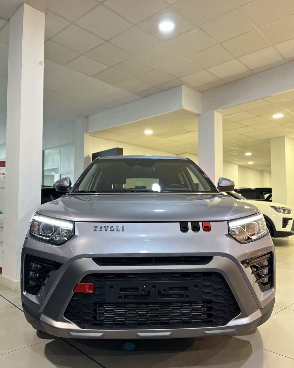 AlcortaMotor's tweet photo. Te pones a buscar opciones de coche nuevo con buena relación calidad/precio... ¡Y te olvidas del #Tivoli!

Un SUV por debajo de los 20.000€ y con una versión de acceso que incluye extras como cámara trasera, Apple CarPlay o cuadro digital. https://t.co/YB3kvpsmqy