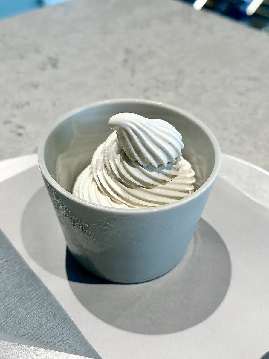 ayako_inada's tweet photo. 芸術的なパフェが印象的な
PÂTISSERIE 
　　　ASAKO IWAYANAGI 

注文したのは…
◆塩キャラメルエシレクレープ
◆ソフトクリーム

クレープもソフトクリームも
良質な素材で作られた本物の味がして
とても美味しかったです♡

等々力店にも伺いたい☺︎

#ニュウマン高輪MIMURE https://t.co/IzwzueqOig