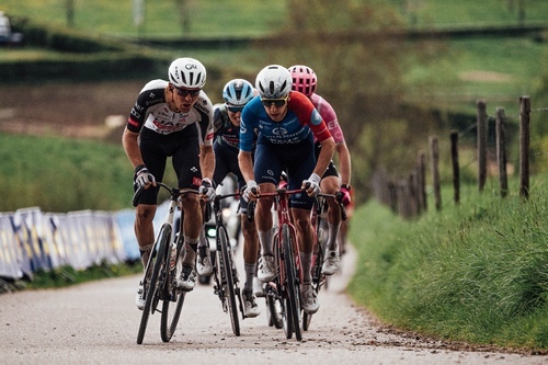 WilierTriestina's tweet image. At the #AmstelGoldRace 2026, Groupama-FDJ United delivered a strong #performance.

Romain Grégoire attacked with 45 km to go and fought until the end, finishing 4th. Ewen Costiou finished 9th.