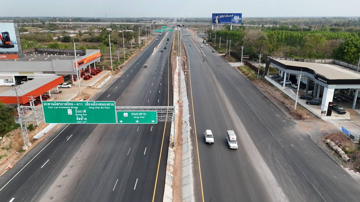 around_newsFM97's tweet image. 🌍 กรมทางหลวงเปิดวิ่ง "ทางเลี่ยงเมืองหนองคาย (ด้านตะวันออก)" 21.8 กม. เต็มรูปแบบ หนุนโลจิสติกส์ไทย – สปป.ลาว #กรมทางหลวง #DOH
➡️facebook.com/share/p/1ETKS4…