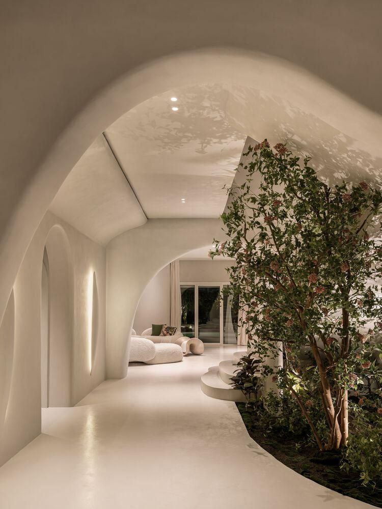 Muzzyflex's tweet photo. Clean curves. Zero noise. Pure intention.
This kitchen feels carved, not built fluid island, sculpted ceiling, seamless cabinetry. Soft minimalism meets organic form, with greenery adding life 🌿
Cook here or just admire it?
#Architecture #InteriorDesign #Minimalism https://t.co/LK3yRuJS1a