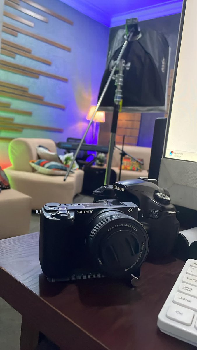 _Simplicityhub's tweet photo. We bring stories to life through professional video and photo production from brand product shoots and music videos to viral social media content, podcasts, and more.
Let’s create visuals that sell, stories that connect, and content that inspires.

#sanevillage | #podcast https://t.co/wYBqzCgWTl