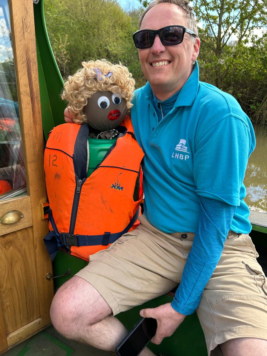 LNBP_Braunston's tweet image. A key element at the start of any CCBM training is to ensure everyone is fully briefed and has the correct apparel.

..as one of our Project Skipper and CCBM Trainers Paul Johnson shows.

#CCBM #training #communityboating #Braunston