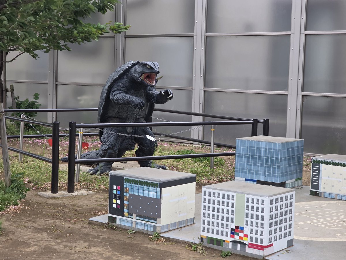 tos_fielder tweet media