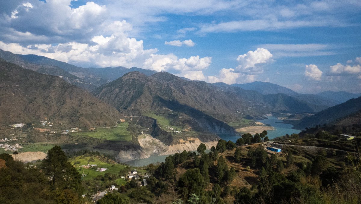 UNDP_India's tweet photo. 🌍 Happy #WorldEarthDay

In the Himalayas, protecting fragile ecosystems also means supporting the communities who live closest to nature. Through the SECURE Himalaya Project, @UNDP_India, in partnership with the Uttarakhand Forest Department and @moefcc , with support from the @theGEF promoted ecotourism that protected snow leopard habitats while strengthening local livelihoods🐆🌿

80+ families were supported with homestays, 22 nature trails identified, Youth and women were trained as nature guides &
community cooperatives enabled local tourism 🤝

#EarthDay #SECUREHimalaya #Ecotourism #Uttarakhand