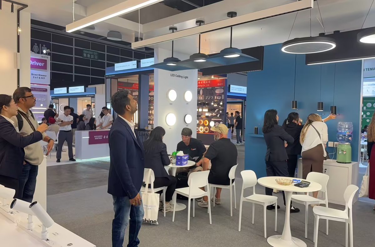 upshinelighting's tweet image. LIVE from the HK International Lighting Fair (Spring Edition) 2026! 🎉💡

📍 Booth: 1D-C18 
🗓️ April 20–23, 2026

One day left — come see us before it's over!

#UPSHINE #HKLightingFair2026 #LEDLighting  #HKTDC #HongKongFair #ResidentialLighting  #CommercialLighting