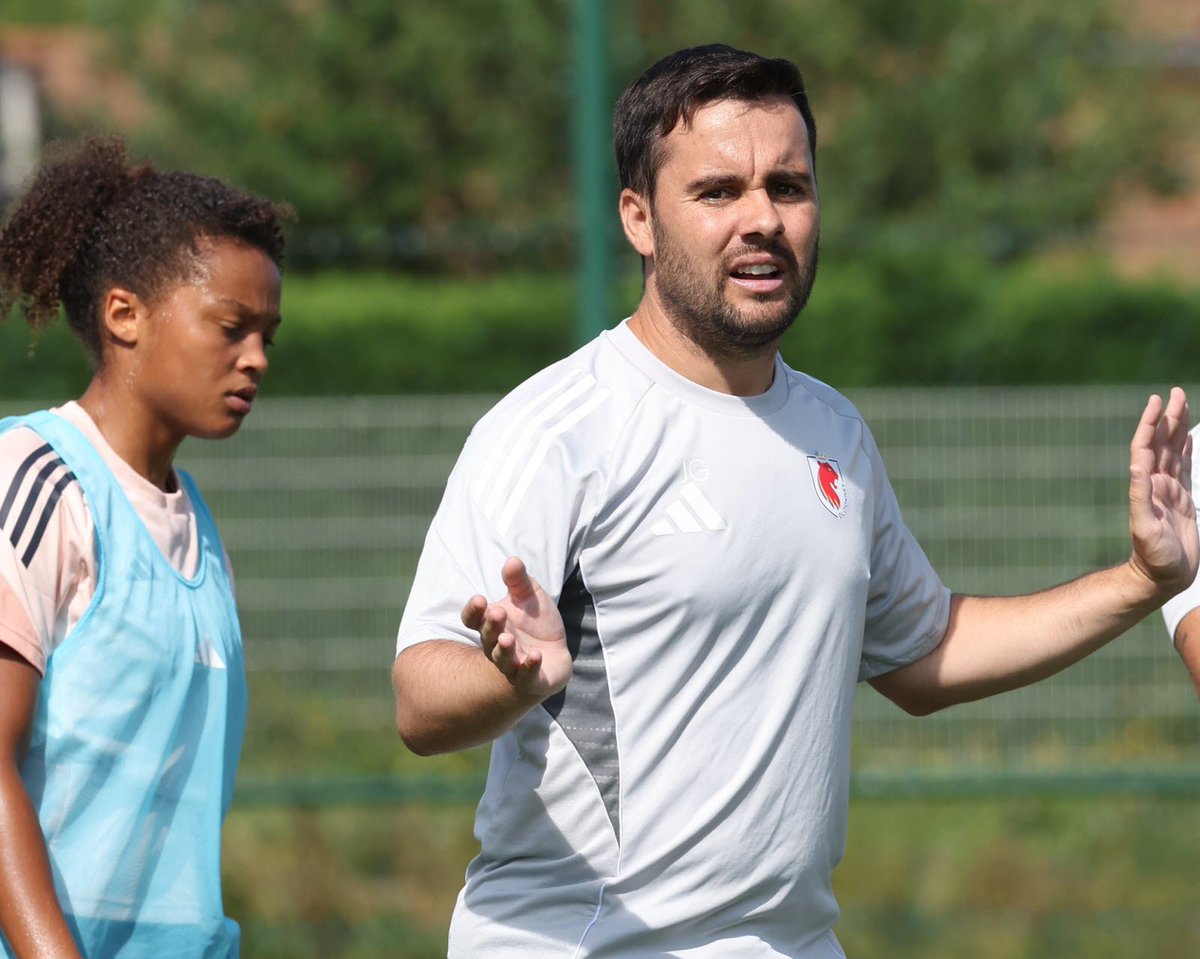fenottes's tweet image. « Montrer notre solidarité » : OL #Lyonnes au soutien de la section féminine de #Dijon
#OLLDFCO 
(Le Progrès 💶 : olplus.fr/p8bWV)